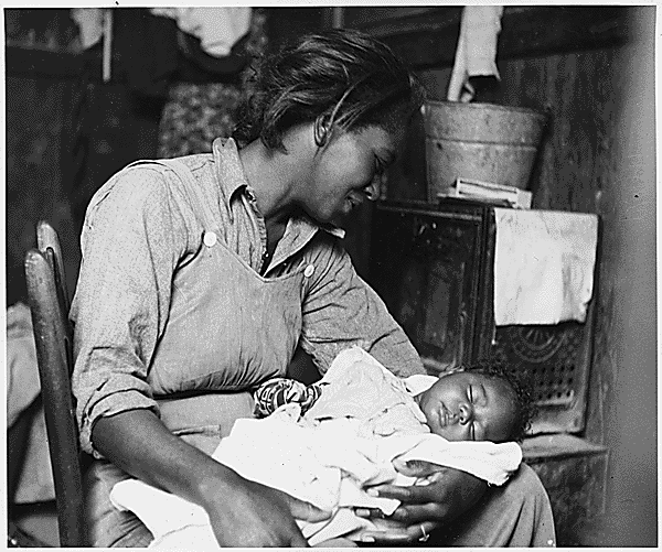 Near Buckeye, Maricopa County, Arizona. Migrant [African-American] cotton picker and her baby., 11/1940