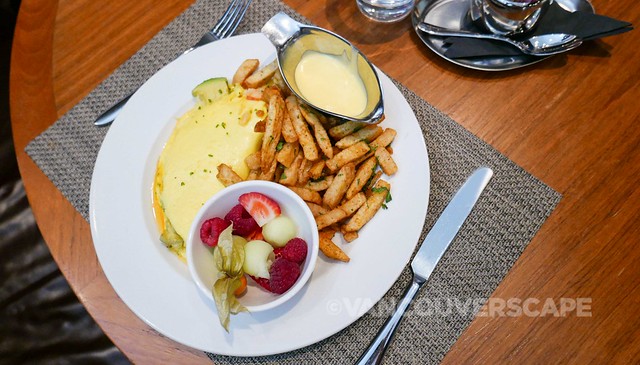 Coast Restaurant/Lobster & avocado omelette