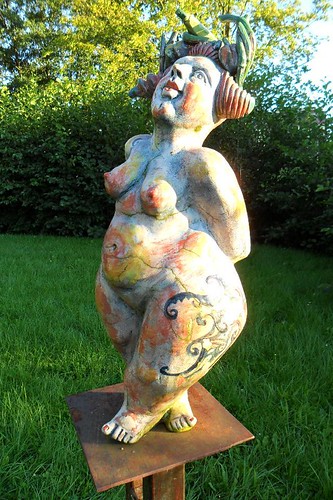 sculpture woman color colour art proud germany deutschland view kunst skulptur frau dame blick bunt mecklenburg flaunt stolz friedemann hentschel