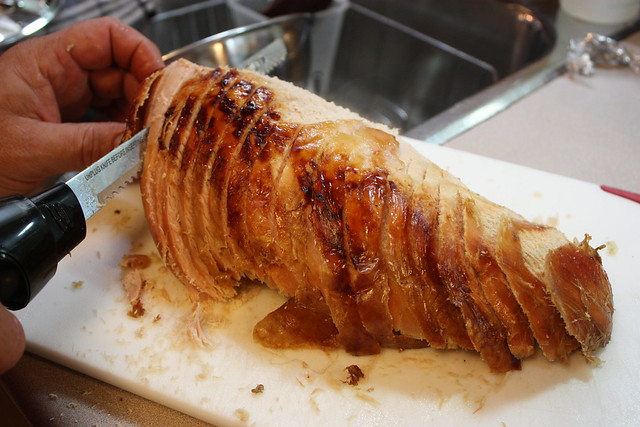 bacon-wrapped-turkey-carving