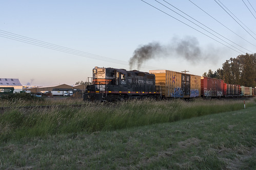 rail train switcher pnwr portlandandwestern gp9 diesel locomotive emd prairiegrass lanecounty eugene oregon sunset