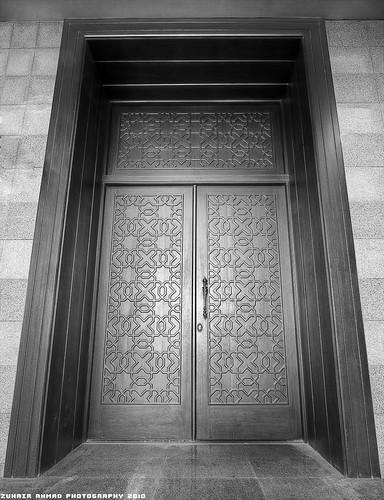 door bw white black canon angle tripod wide mosque multiple remote ahmad copyrights 1022mm hdr 2010 exposures zuhair 400d