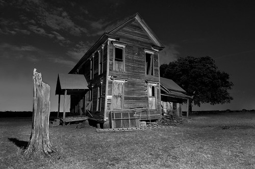 abandoned night farmhouse texas rockwalll