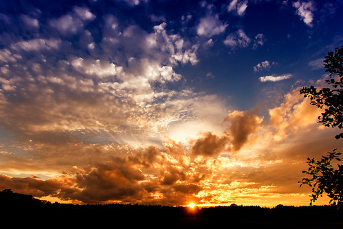 blue sunset sky orange sunlight white public yellow clouds evening europa europe day cloudy sweden dusk silhouettes sverige scandinavia öland zweden fav10 kalmarlän enbrabild sörby kalmarlšn šland sšrby