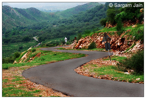 road india mountains way path snake curves rajasthan curvacious greenary snaky nikond60 sikar shakambari sargamjain snakingaway