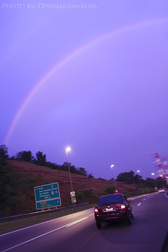 road car night rainbow malaysia jalan kajang malam pelangi diyana arcoflight kamaruzaman diyanakamaruza kamaruza theneverendingpursuit