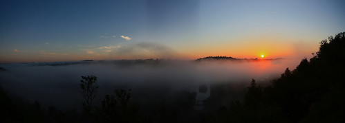 morning light panorama mist fog sunrise canon angle dijon lumière burgundy pano wide bourgogne 1022mm brouillard lenz matin 450d