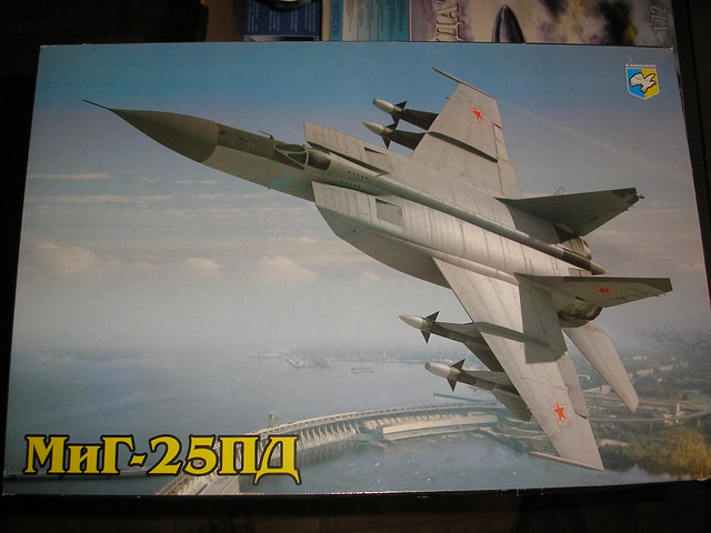 Ouvre-boîte MiG 25 Foxbat [Condor 1/72] 5607322704_9813519cce_z