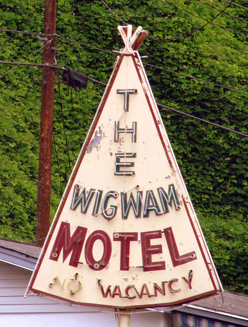 The Wigwam Motel neon sign