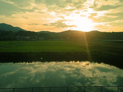ibaraki japan sky travel mountain field cloud reflection sun sunset 日本 茨城県 茨城 空 雲 日没 田圃 たんぼ 山 太陽 反射 dusk