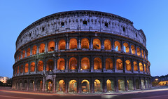 Panorámica del Coliseo en la hora azul