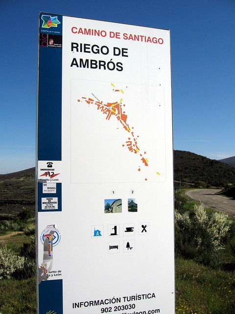 [Riego de Ambros]마을 입구 표지