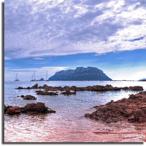 sardegna sea mare barche reflexions scogli isolatavolara portoistana francogallo pintografo