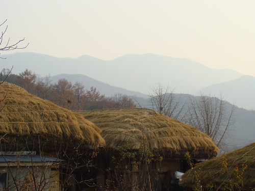 building home rural countryside village korea thatchedroof thatching asan oeamri onyangoncheon chungceongnamdo