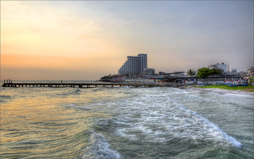 thailand huahin 2011 ประเทศไทย หัวหิน landscape hdr sun nikond5000 building beach sunrise prachuapkhirikhan seascape morning prachuap khiri khan ประจวบคีรีขันธ์ 1685