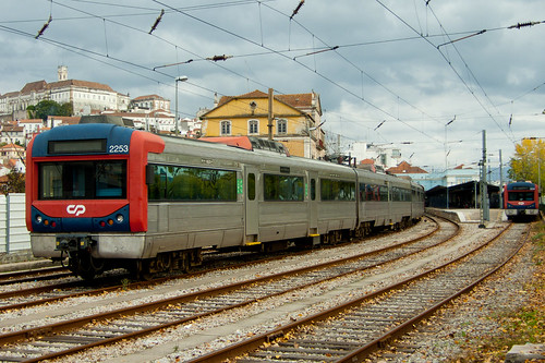 portugal station train branch ute railcar emu cp lili coimbra regional estação comboio automotora ramal onix 2240 ramaldalousã silício ruinunes