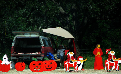 christmas decorations halloween yard us texas victoria vendor cutouts roadside yoakum hwy111 halletsville