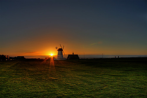 morning sky sun house green windmill grass sunrise canon dawn coast early lancashire lytham lifeboat hdr fylde eos450d