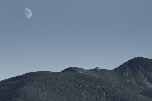 usa moon mountains fall nature iso100 washington october seasons unitedstates events noflash moonrise northamerica minimalist locations 2010 locale 200mm sedrowoolley camera:make=canon geo:state=washington exif:make=canon exif:iso_speed=100 canoneos7d apertureprioritymode hasmetastyletag naturallocale selfrating4stars exif:focal_length=200mm 1640secatf63 geo:countrys=usa ef70200mmf28lisiiusm camera:model=canoneos7d exif:model=canoneos7d subjectdistance∞ exif:lens=ef70200mmf28lisiiusm exif:aperture=ƒ63 assortedevents october162010 applepickinginsedrowoolley10162010 geo:city=sedrowoolley sedrowoolleywashingtonusa geo:lat=48535994 geo:lon=122044366 48°32958n122°23972w