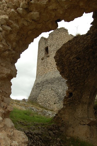 muro stone torre castello muri ortona muratura mastio ortonadeimarsi donnaortucchiensis valledelgiovenco
