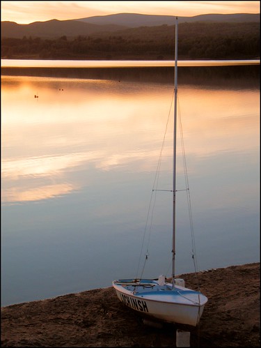 sunset beach water scotland yacht calm aviemore placid lochinsh managedbyflickrmanagr beachedyacht