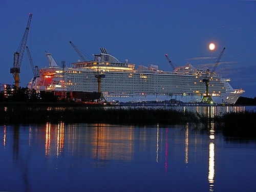 finland dock turku cranes passengership cruisingship bluesail allureoftheseas pernoshipyard stxshipbuilding