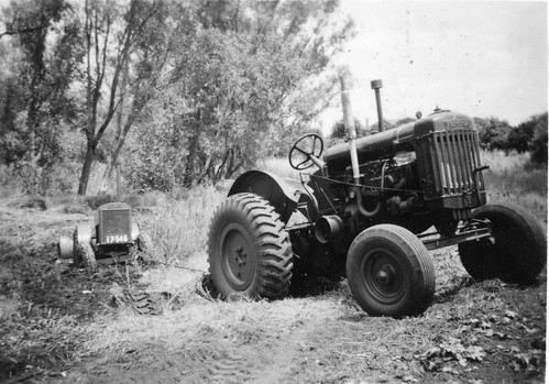 tractor heritage creek mud historic machinery agriculture cultivation stokelycreek fordsontractor maddington howardtractor
