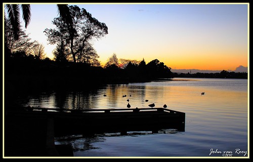 sunset newzealand lake nature water reflections hamilton lakefront hamiltonlake lakerotoroa naturessilhouette canonpowershotg10 johnvanrooygmailcom jayveeare c2010johnvanrooy hamiltonlakerotoroa