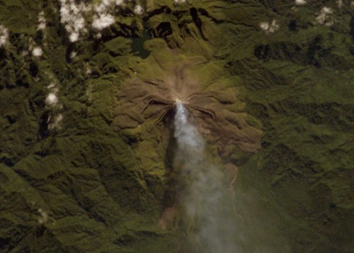 volcano nasa papuanewguinea solomonislands internationalspacestation mttakuan bougainvilleisland stationscience crewearthobservation mtbagana mtbalbi