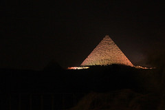 Pyramide, illuminiert