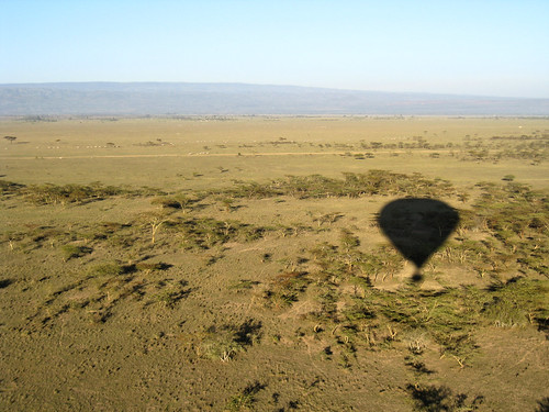 shadow silhouette geotagged flying kenya balloon fromabove hotairballoon elementaita geo:lat=045052064128818486 geo:lon=361644172668457 0tagged set:name=200911kenya