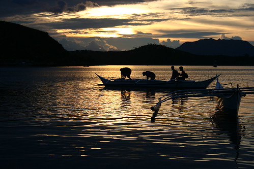 sunset water silhouette islands boat asia southeastasia fishermen philippines boating filipino filipinos bangka romblon romblonprovince romblontown