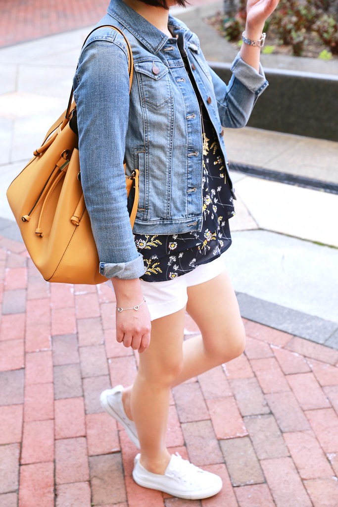 The Perfect Cropped Denim Jacket, Fitting Room Reviews + 50% Off At LOFT -  what jess wore