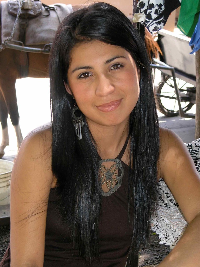 Mujer hermosa - Beautiful woman; Juayua, Sonsonate, El Salvador - a