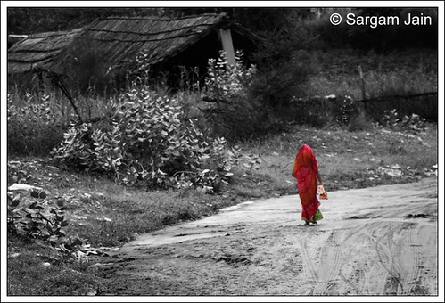red india home monochrome lady female village walk hut saree rajasthan nikond60 sikar shakambari sargamjain gauriya