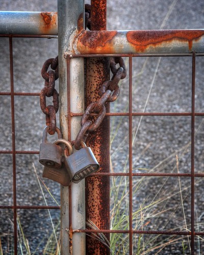 3 fence three rust poetry poem haiku lock rusty chain locks locked hdr photomatix 3exp shadowmapping