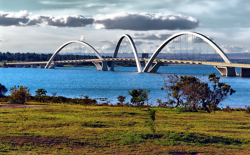 bridge lake clouds arches ponte nuvens brasilia árvores arcos lagoparanoa pontejuscelinokubitschek