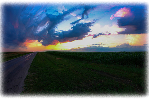 sunset clouds cloudsstormssunsetssunrises cloudpainting centralillinois mcleancounty country countryroads cornfield colors sky