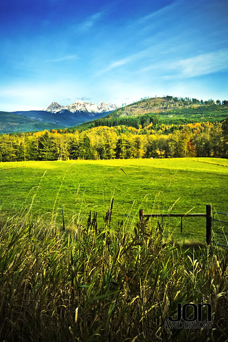 blue trees sky mountain green fall field grass sisters fence washington mt state sony twin 330 alpha tamronspaf2040mmf2735if
