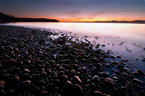 seattle sunset sea beach water washington rocks glow shore pugetsound glowing carkeekpark theglowingsea