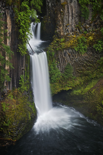 water oregon 50mm waterfall moss nikon hike falls pacificnorthwest umpqua hwy138 basaltcolumns tokatee d700