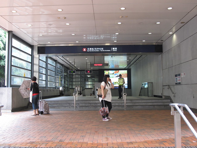 尖東港鐵站K出口