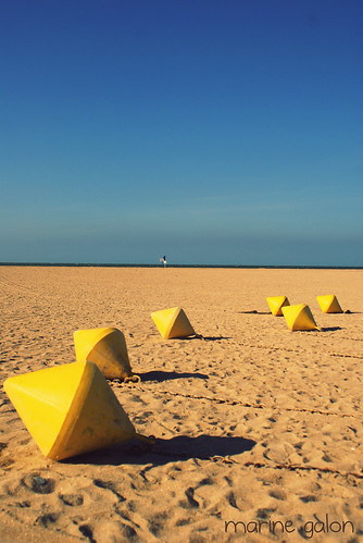 france beach jaune sand sable playa côte arena normandie plage ouistreham bouées bassenormandie normande