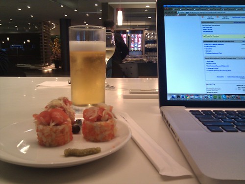 Sushi & a beer at Delta lounge @ Tokyo Narita airport