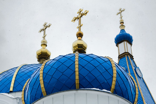 blue roof snow church gold cross or crosses latvia bleu neige toit orthodox orthodoxe eglise croix orthodoxchurch jelgava lettonie egliseorthodoxe