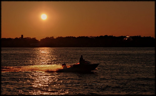 sunset sun ontario canada water backlight canon river eos boat wake fb michigan detroit shore dslr powerboat motorboat detroitriver belleislepark 40d annascrippswhitcombconservatory canon40d tamronaf2875mmf28xrdildasphericalif
