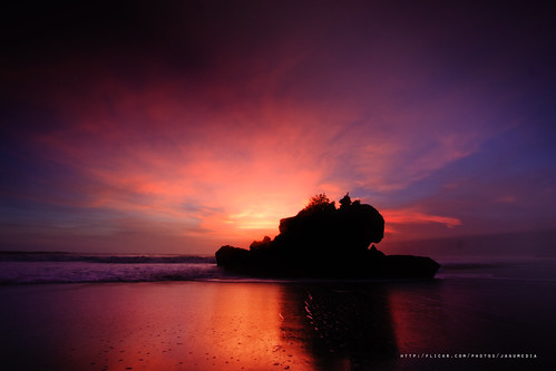 sunset bali seascape rock indonesia dusk coastal waterscape tabanan flickraward batubolong yehganggabeach sudimaratabanan
