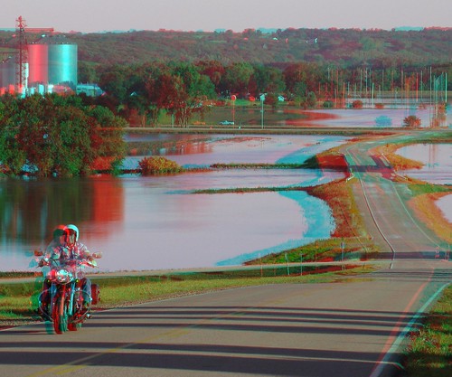 bridge river stereoscopic stereophoto 3d flood anaglyph iowa motorcycle stereoscopy anaglyphs correctionville redcyan 3dimages 3dphoto 3dphotos 3dpictures stereopicture flood2of2010