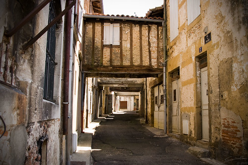 street old city urban france architecture view sigma arches landes montdemarsan 1770mmf2845dcmacro