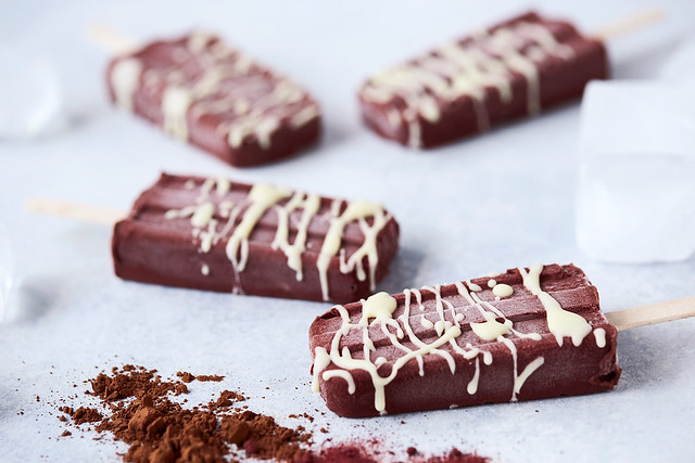 Red Velvet Pudding Pops with White Chocolate Drizzle {dairy-free, paleo, vegan}